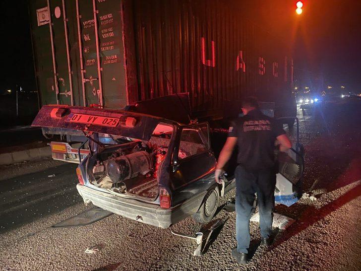 Adana'da otomobilin tıra çarpması sonucu 1 kişi öldü 4 kişi yaralandı G2