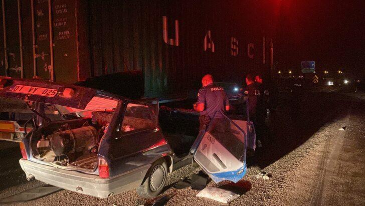 Adana'da otomobilin tıra çarpması sonucu 1 kişi öldü 4 kişi yaralandı G3