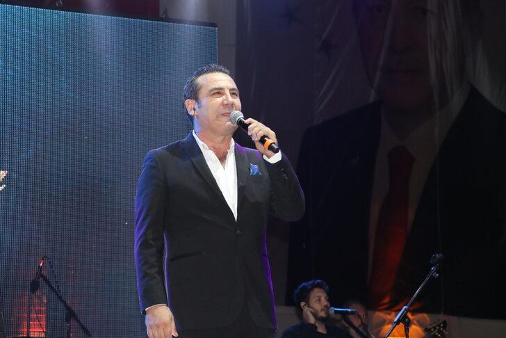 Ferhat Göçer ve Mümin Sarıkaya, Yozgat'ta konser verdi G2