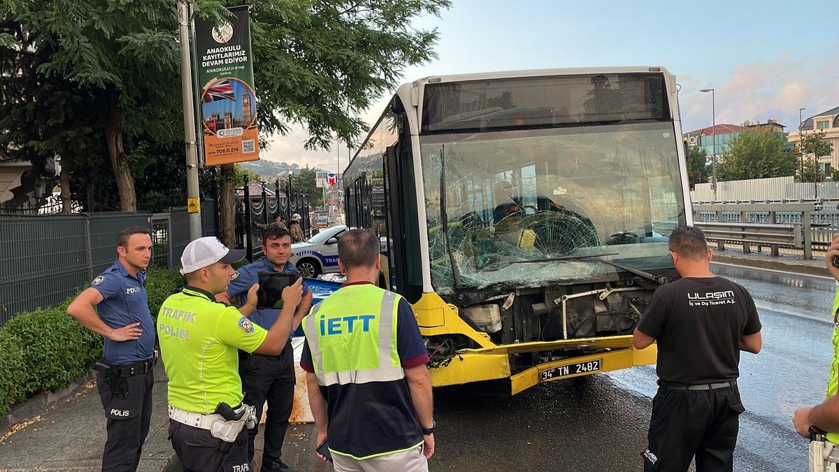 &Uuml;sk&uuml;dar'da kaza yapan İETT otob&uuml;s&uuml;nde hasar oluştu