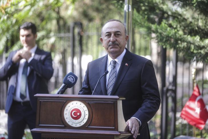 Bakan Çavuşoğlu Dışişleri Şehitliği'ni ziyaret etti G2