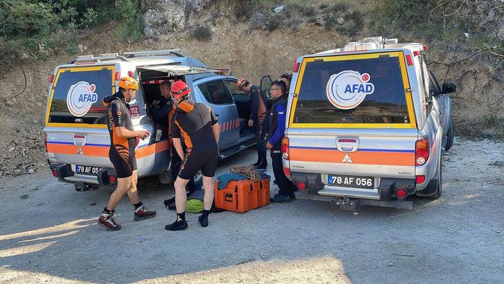 GÜNCELLEME - Karabük'te kanyonda mahsur kalan 2 kişi kurtarıldı G3
