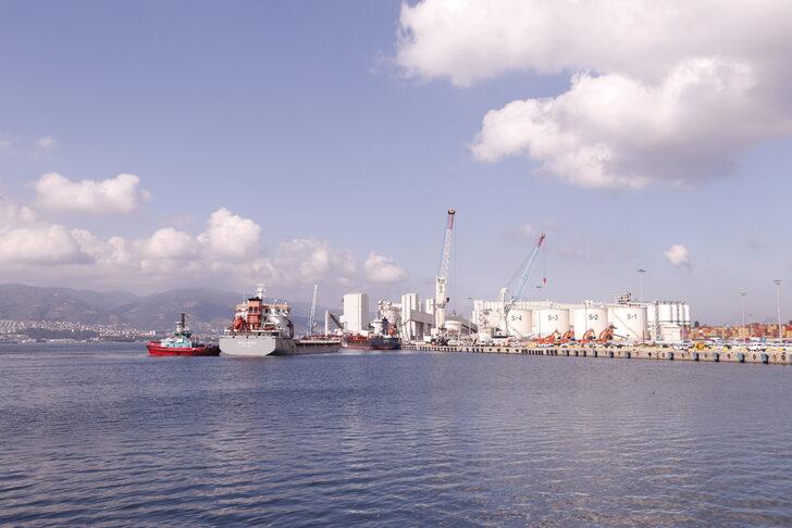 Ukrayna'dan gelen mısır yüklü gemi "Polarnet" Derince Limanı'na ulaştı G3