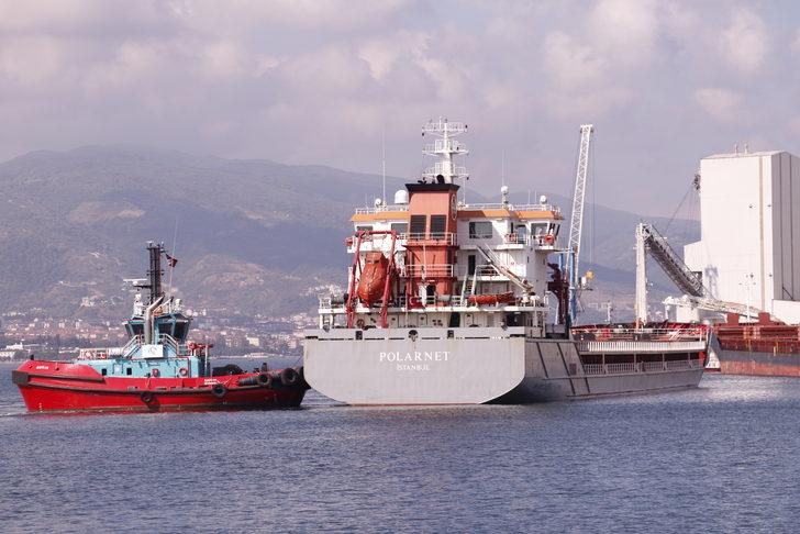 Ukrayna'dan gelen mısır yüklü gemi "Polarnet" Derince Limanı'na ulaştı G4