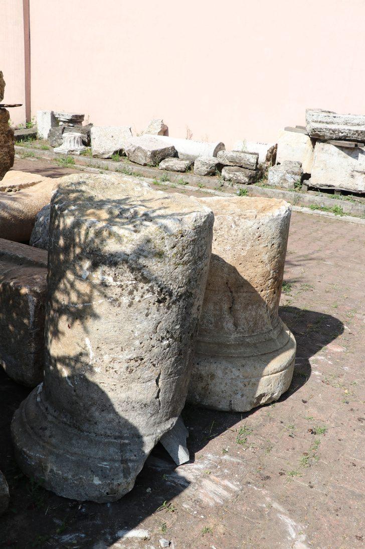 Bolu'da villa bahçesinde bulunan iki tarihi sütun yetkililerce teslim alındı G2