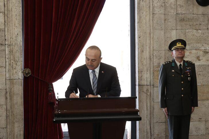 Bakan Çavuşoğlu, 13. Büyükelçiler Konferansı'na katılan büyükelçilerle Anıtkabir'i ziyaret etti G2