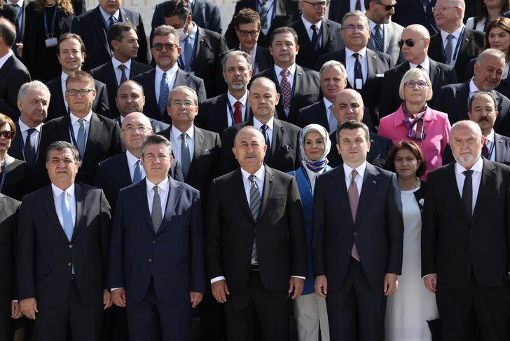 Bakan Çavuşoğlu, 13. Büyükelçiler Konferansı'na katılan büyükelçilerle Anıtkabir'i ziyaret etti G3