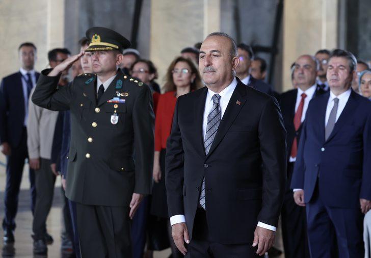 Bakan Çavuşoğlu, 13. Büyükelçiler Konferansı'na katılan büyükelçilerle Anıtkabir'i ziyaret etti G4