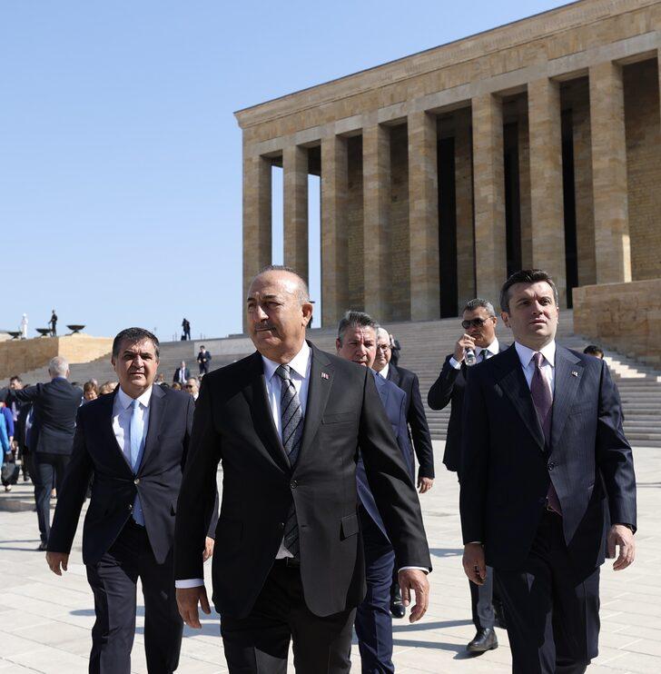 Bakan Çavuşoğlu, 13. Büyükelçiler Konferansı'na katılan büyükelçilerle Anıtkabir'i ziyaret etti G5