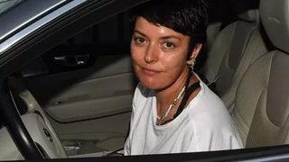 Köpeği hastalanan Ezgi Mola'nın duygusal anları