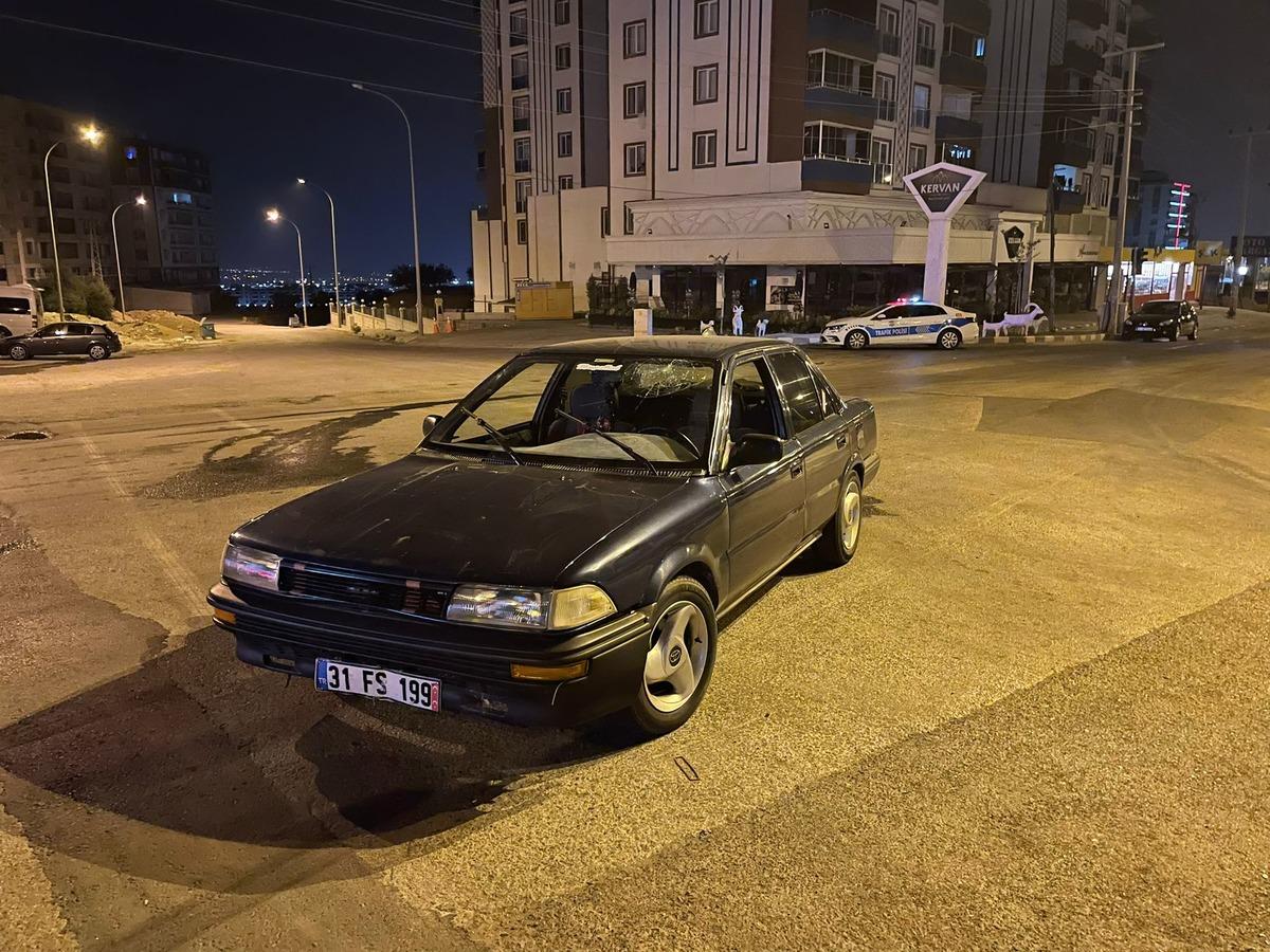 Kahramanmaraş'ta polisin "dur" ihtarına uymayıp ka&ccedil;an s&uuml;r&uuml;c&uuml; kaza yapınca yakalandı