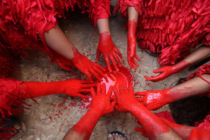 İran'da Muharrem ayı etkinliklerinde dikkat çeken görüntüler! Gören dönüp bir daha bakıyor G4