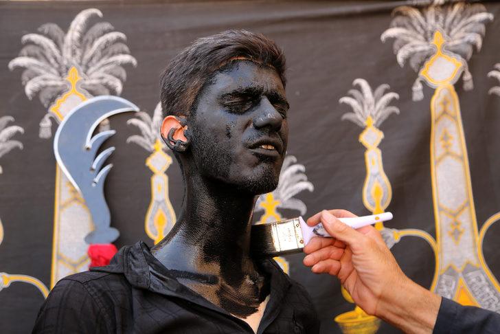 İran'da Muharrem ayı etkinliklerinde dikkat çeken görüntüler! Gören dönüp bir daha bakıyor G1