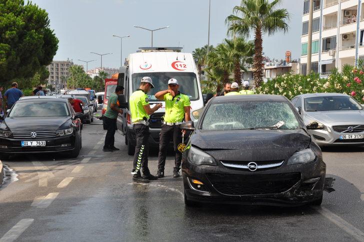 Mersin'de otomobilin çarptığı motosikletteki 2 kişi yaralandı G2