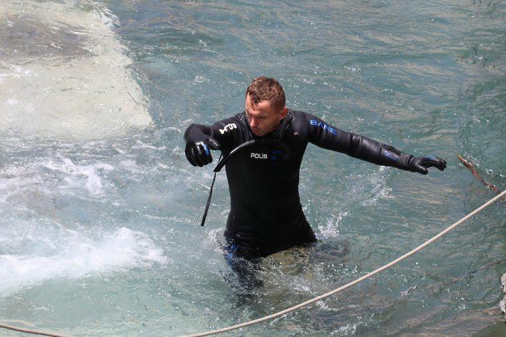 Müküs Çayı'nda kaybolan hemşirenin ailesi, arama çalışmalarını yürüten ekiplere minnettar G3