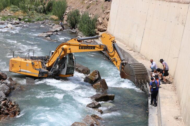 Müküs Çayı'nda kaybolan hemşirenin ailesi, arama çalışmalarını yürüten ekiplere minnettar G5