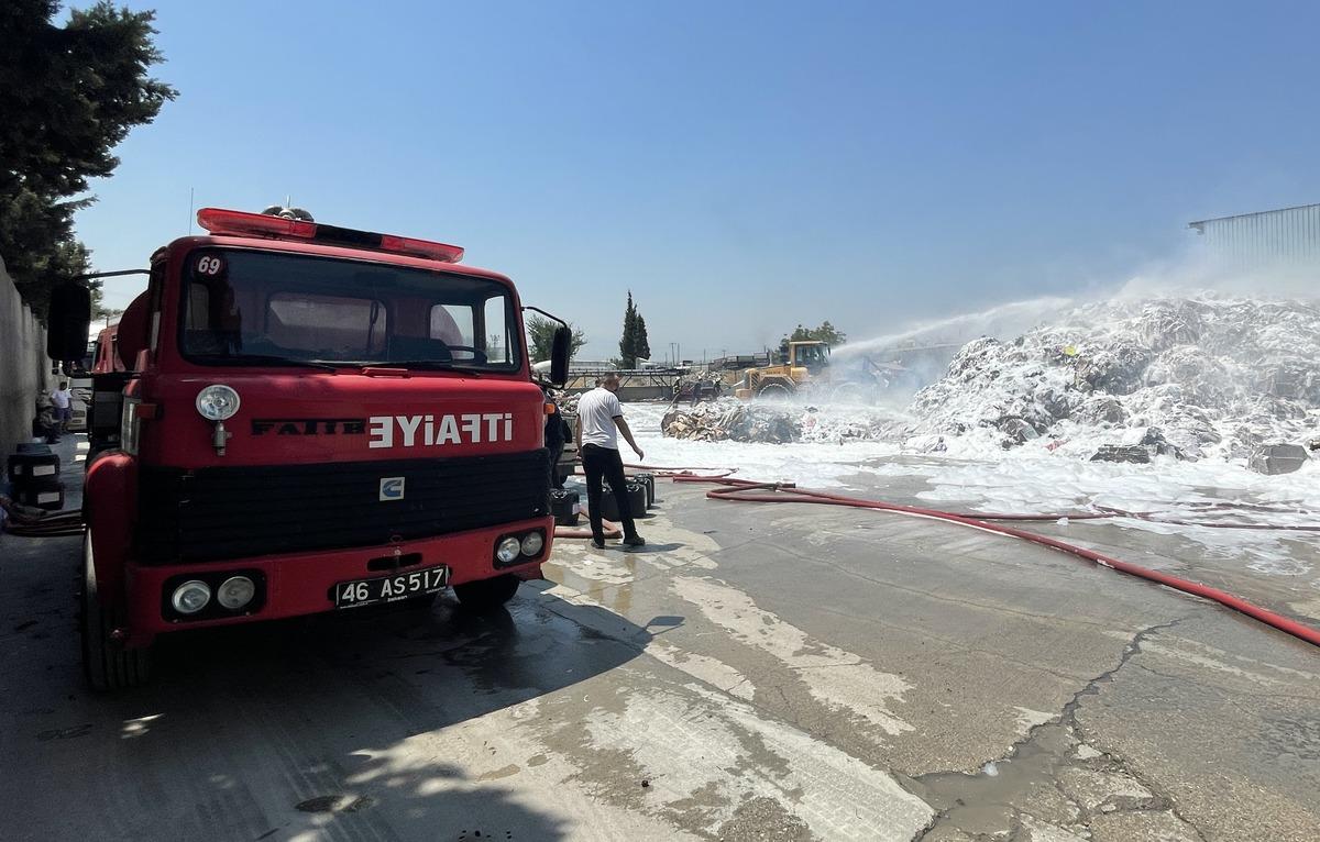 Kahramanmaraş'ta atık kağıt toplama alanında &ccedil;ıkan yangın s&ouml;nd&uuml;r&uuml;ld&uuml;