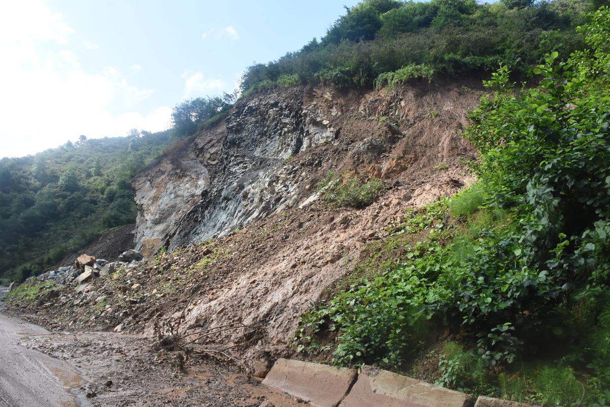 Giresun'da şiddetli yağışın oluşturduğu hasar gideriliyor