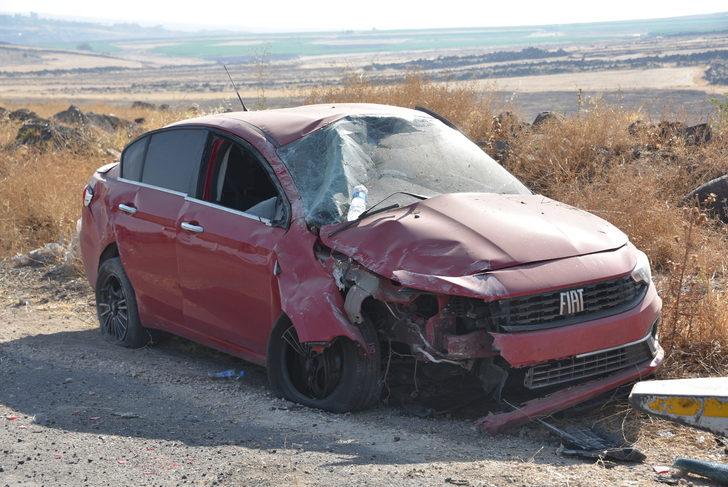 Şanlıurfa'da şarampole devrilen otomobildeki 2 kişi yaralandı G3