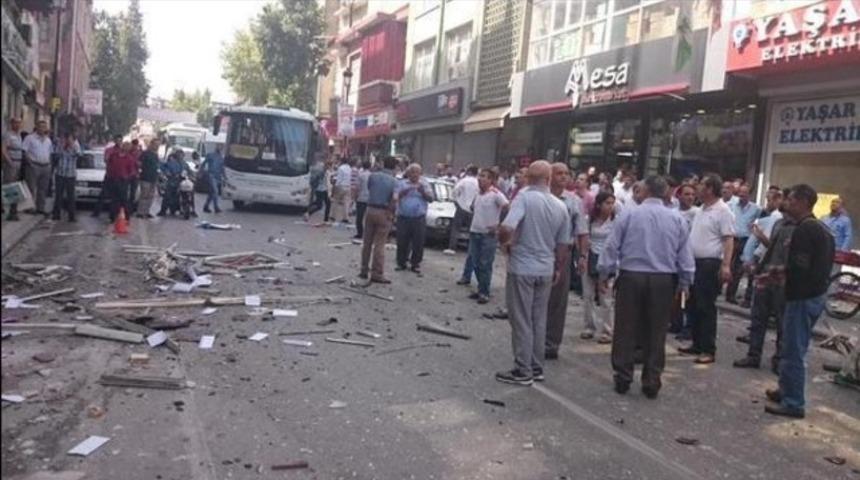 Adana ve Mersin'de HDP binasında patlama meydana geldi