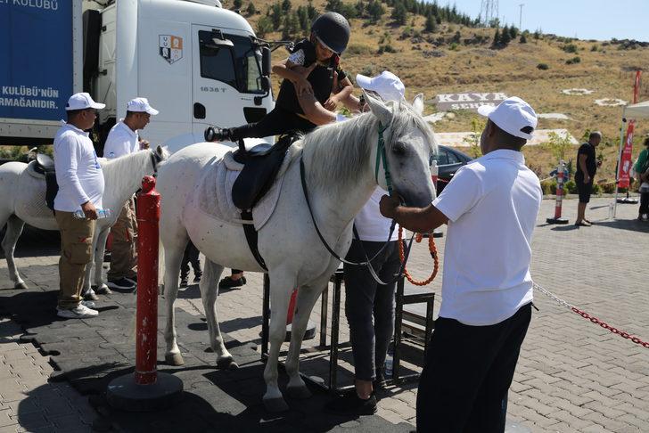 Nevşehir'de çocuklar atla gezdirildi G3