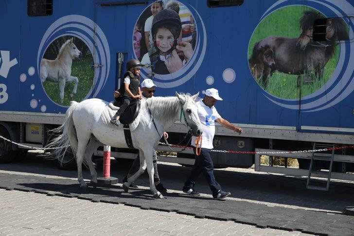 Nevşehir'de çocuklar atla gezdirildi G4