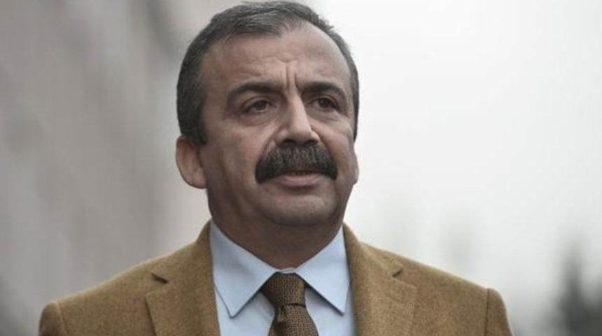 Sırrı S&uuml;reyya &Ouml;nder'den HDP'ye saldırı i&ccedil;in sert a&ccedil;ıklama