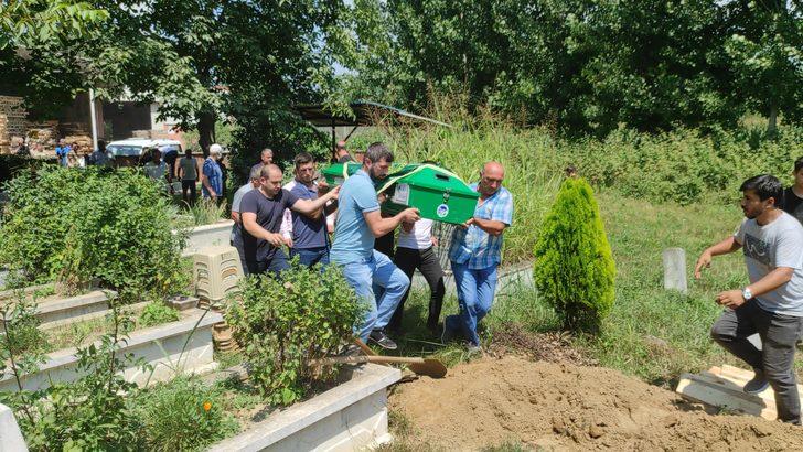 Sakarya'da serinlemek için girdiği gölde boğulan genç defnedildi G3