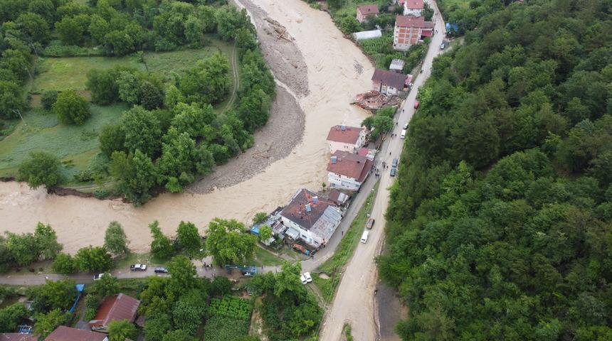 Karabük'te selden zarar gören 8 binanın yıkımına başlandı