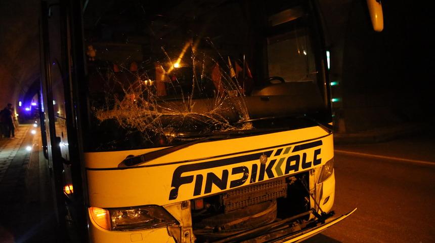 Ordu'da yolcu otobüsü ile otomobilin çarpıştığı kazada 2 kişi öldü