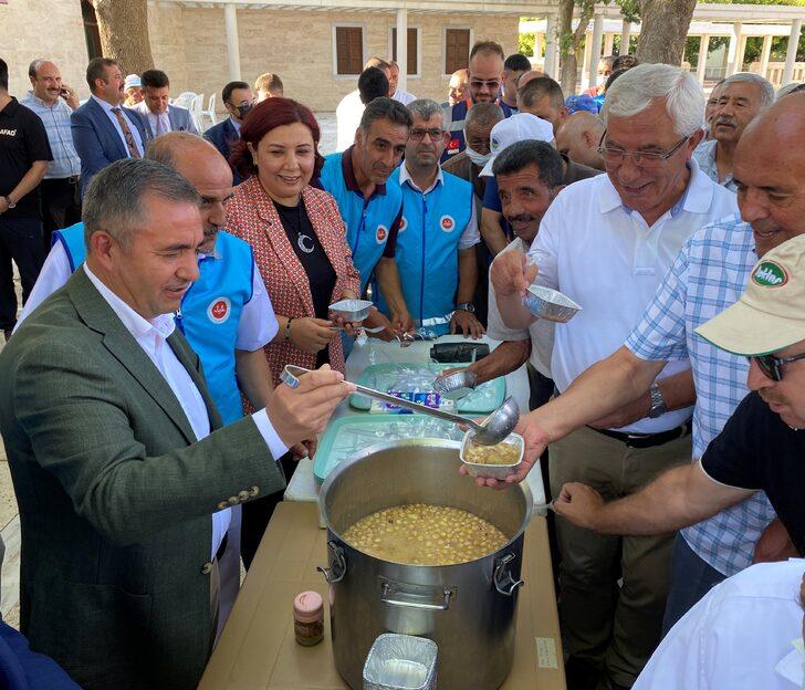 Kırşehir Ahi Evran Külliyesi'nde bin kişilik aşure dağıtıldı G1