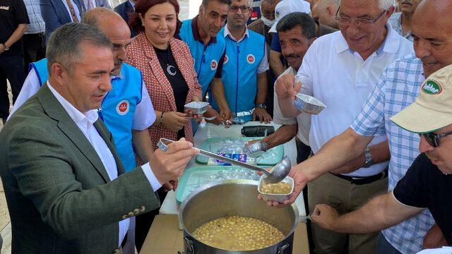 Kırşehir Ahi Evran Külliyesi'nde bin kişilik aşure dağıtıldı