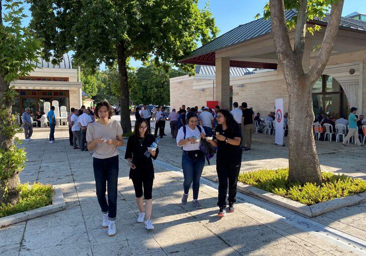 Kırşehir Ahi Evran Külliyesi'nde bin kişilik aşure dağıtıldı G4