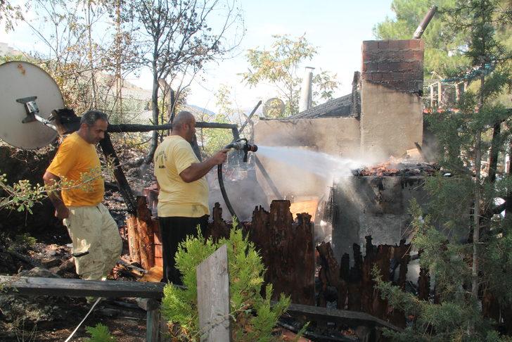 Amasya'da kafede çıkan yangın ormana sıçramadan söndürüldü G4