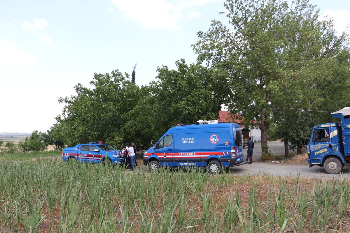 Denizli'de silahlı saldırıda 1 kişi &ouml;ld&uuml;, 3 kişi yaralandı