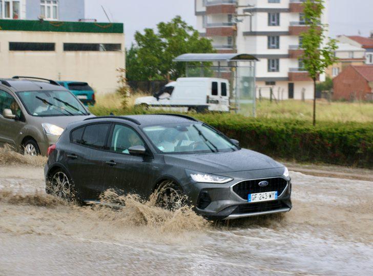 Eskişehir'de sağanak hayatı olumsuz etkiledi G4