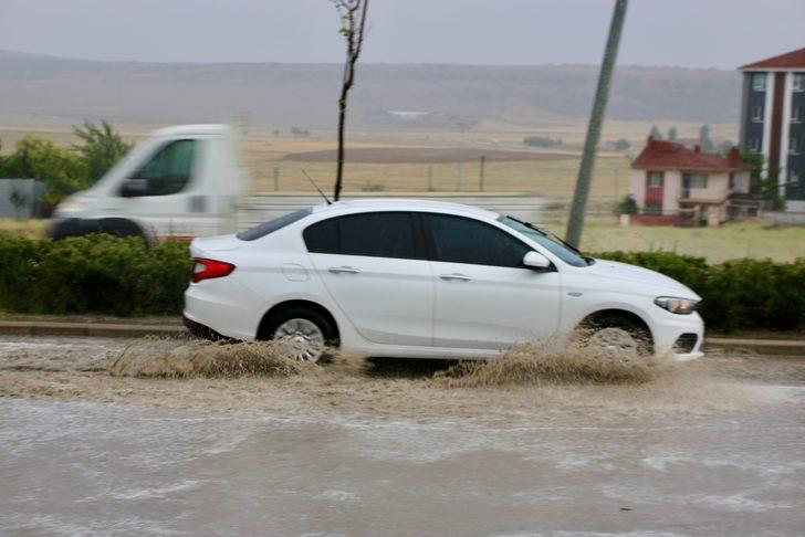 Eskişehir'de sağanak hayatı olumsuz etkiledi G5