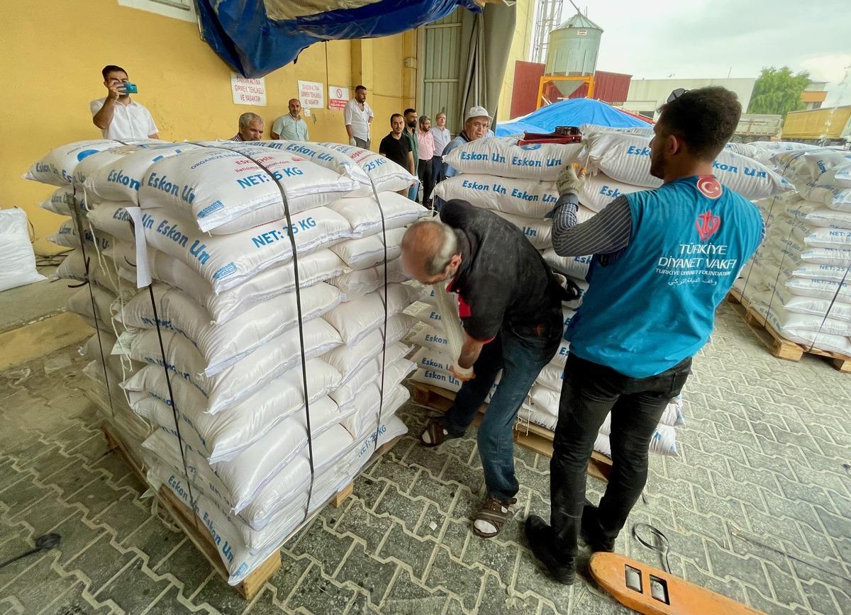 Eskişehir'den Afganistan'a 6 tır gıda malzemesi g&ouml;nderildi