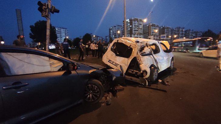 Diyarbakır'da otomobilin kamyonete çarpması sonucu 10 kişi yaralandı G5