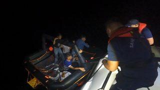 İzmir açıklarında 136 düzensiz göçmen kurtarıldı, 38 göçmen yakalandı