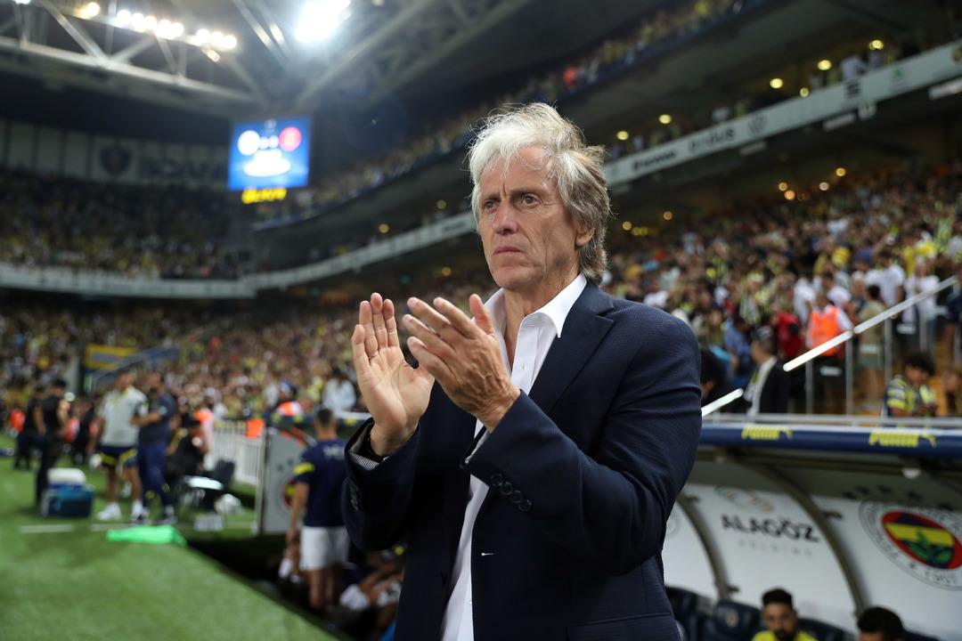 Son dakika: Fenerbah&ccedil;e, santrfor transferini bitirdi! Maxi Gomez kısa s&uuml;re i&ccedil;inde '&Ccedil;ubuklu' formayı giyecek...