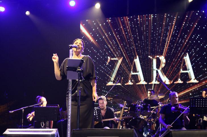 Bitlis'in kurtuluş yıl dönümü etkinlikleri Zara konseriyle sona erdi G1