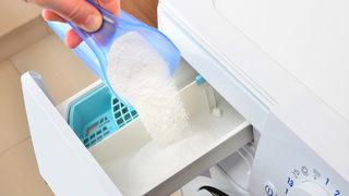 Elektrik faturasını yarı yarıya indiren yöntem: Çamaşır makinesine 1 kaşık ekleyin