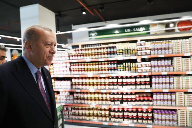 Cumhurbaşkanı Erdoğan geçen yıl bir Tarım Kredi Kooperatifi mağazasını ziyaret etmişti