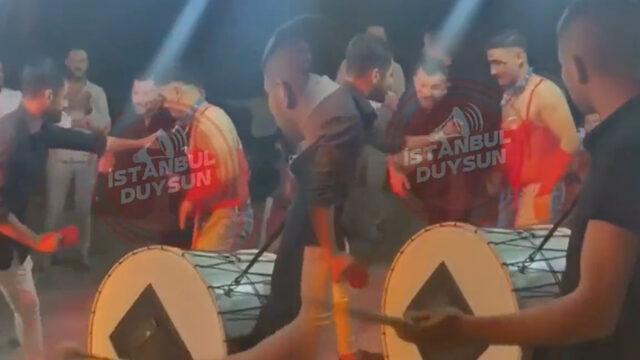 Bursa'da düğünde hayrete düşüren görüntü! Damada jartiyer giydirip boğazına tasma taktılar