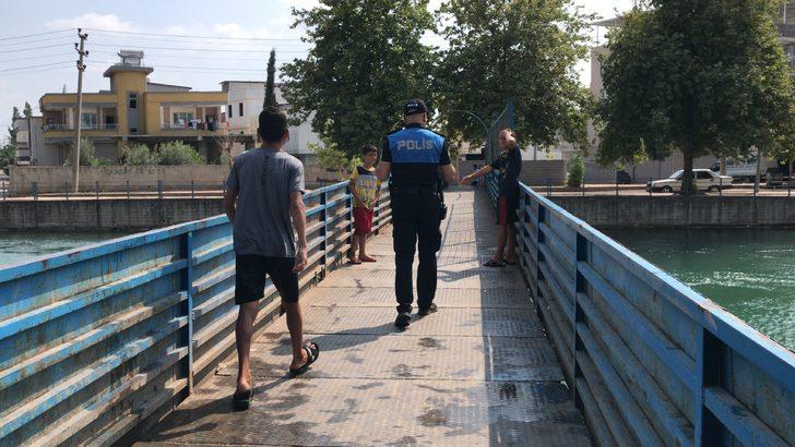 Adana'da polis, sulama kanallarında yüzen çocuk ve gençleri havuzla buluşturdu G3