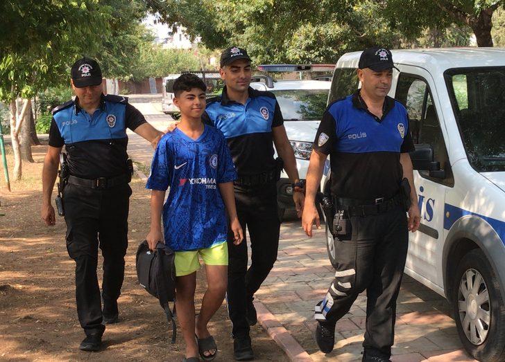 Adana'da polis, sulama kanallarında yüzen çocuk ve gençleri havuzla buluşturdu G5