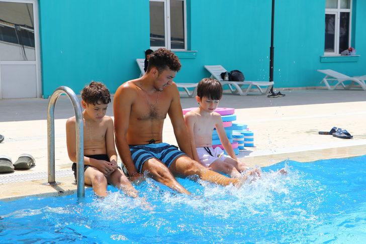 Tekirdağ'da "özel çocuklar" kulaç atarak engelleri aşıyor G1