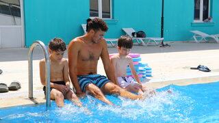 Tekirdağ'da özel çocuklar kulaç atarak engelleri aşıyor