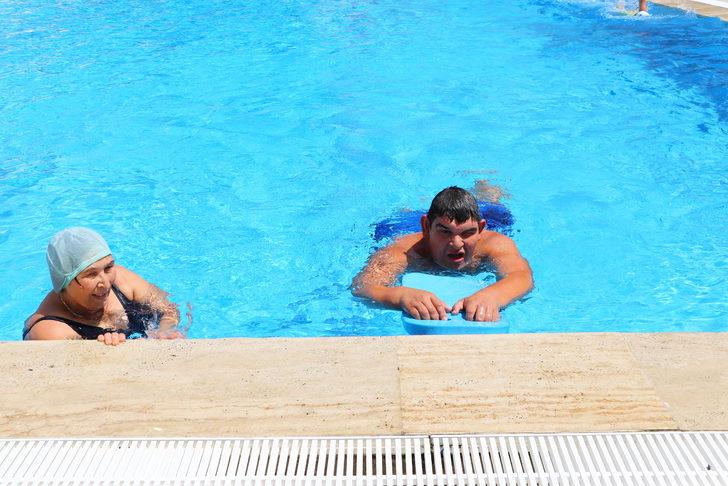 Tekirdağ'da "özel çocuklar" kulaç atarak engelleri aşıyor G2